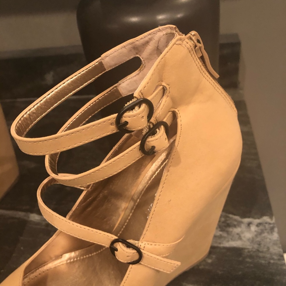 BCBG Generation Shoes - Picture 3 of 9